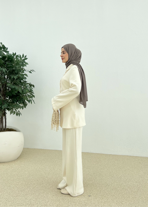 طقم قطعتين ازرار ذهبية بيج