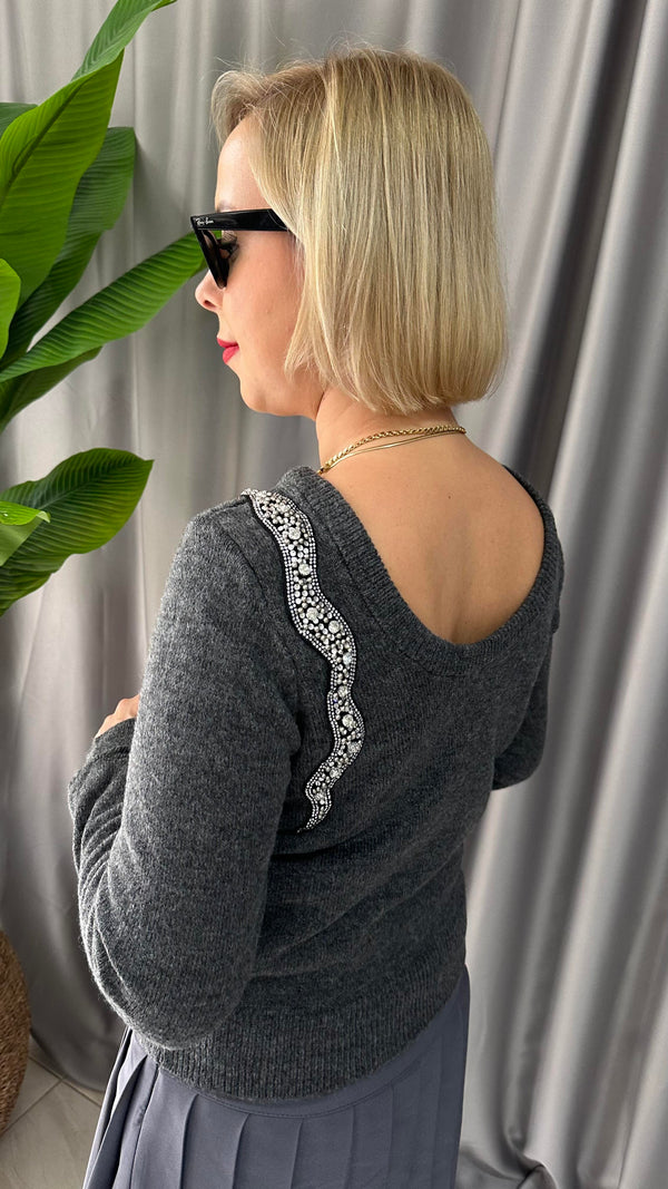 بلوزة سميكة مرصعة بالخرز قصيرة