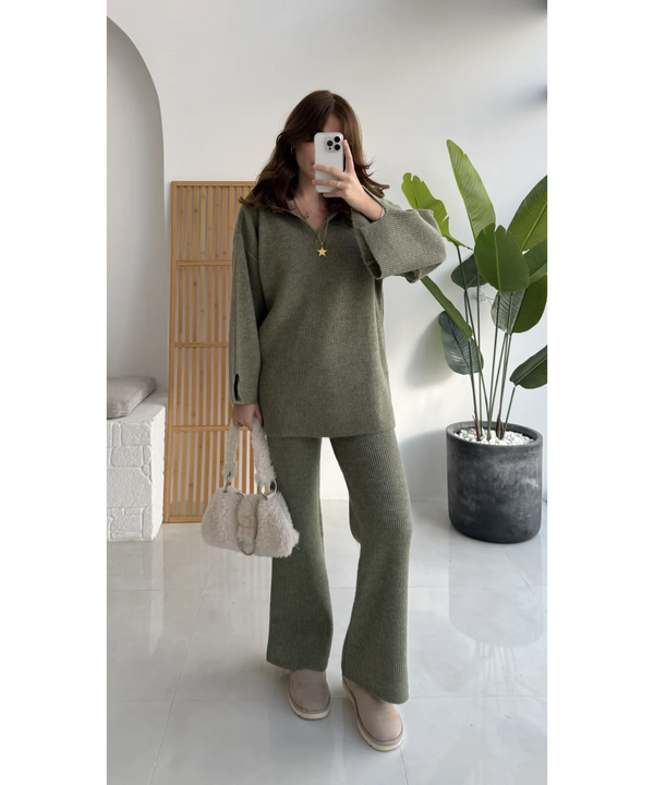 طقم كارلي تريكو بياقة بولو