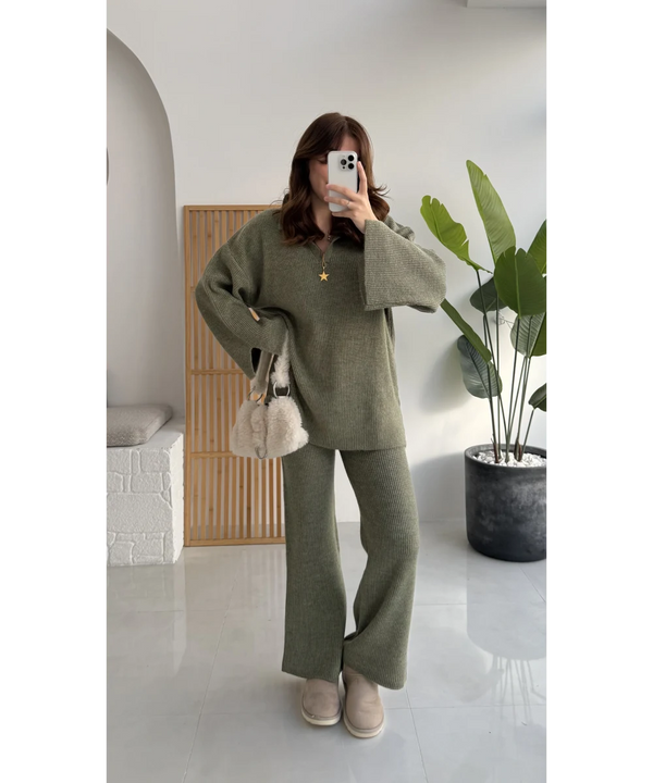 طقم كارلي تريكو بياقة بولو