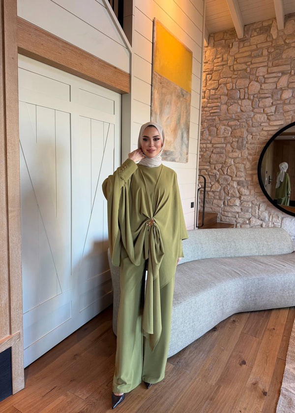 طقم بتصميم ثلاثي