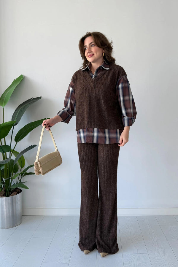 طقم صوف مع قميص كاروهات