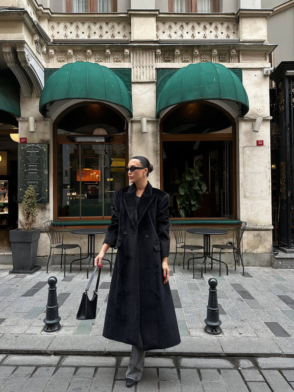 جكيت فرو طويل باللون الاسود