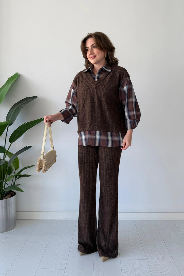 طقم صوف مع قميص كاروهات