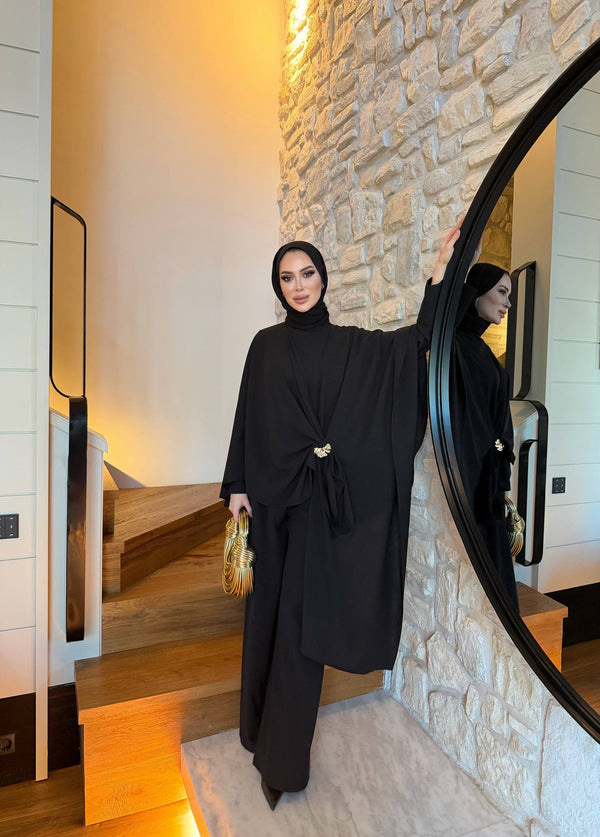 طقم بتصميم ثلاثي