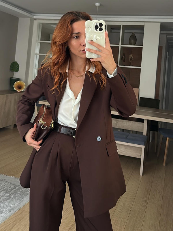 طقم رسمي بلون القهوة