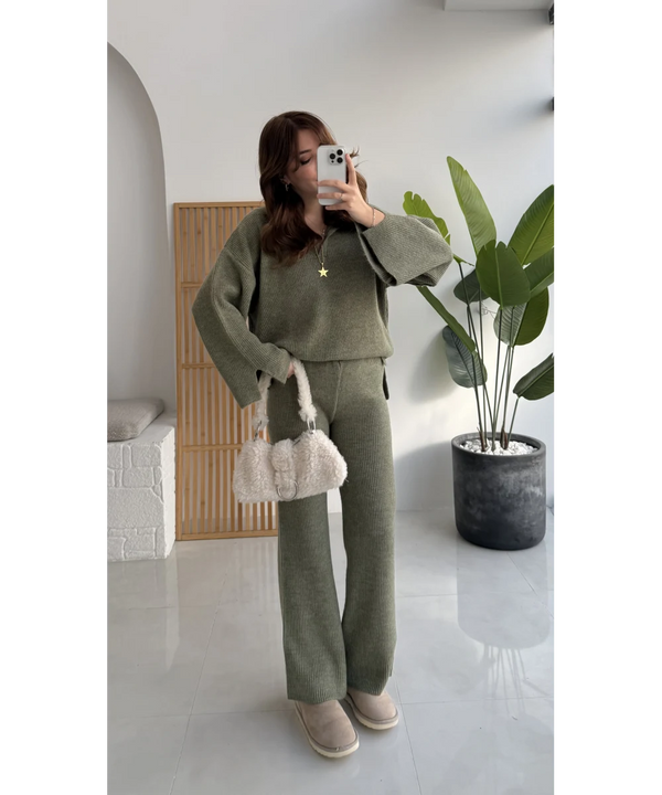 طقم كارلي تريكو بياقة بولو