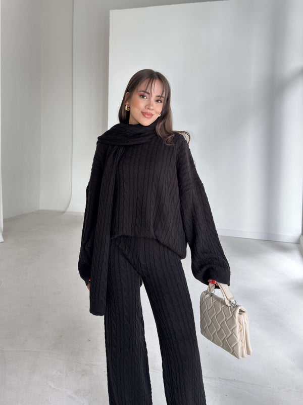 طقم تريكو ثلاث قطع باللون الاسود