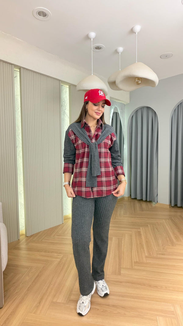 طقم تريكو مع قميص كاروهات وربطة سكارف