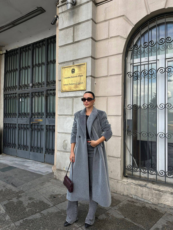 جكيت فرو طويل باللون الرمادي