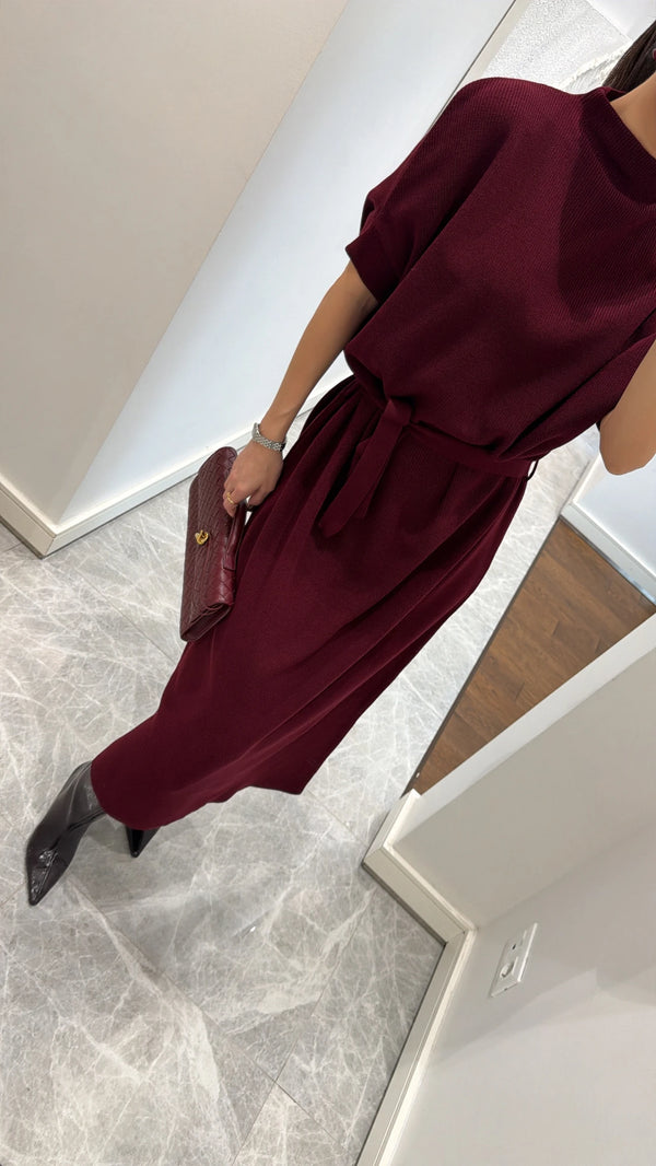 فستان ميدي محبوك بحزام