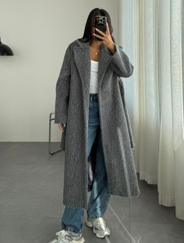 جكيت فرو ناعم طويل باللون الرمادي