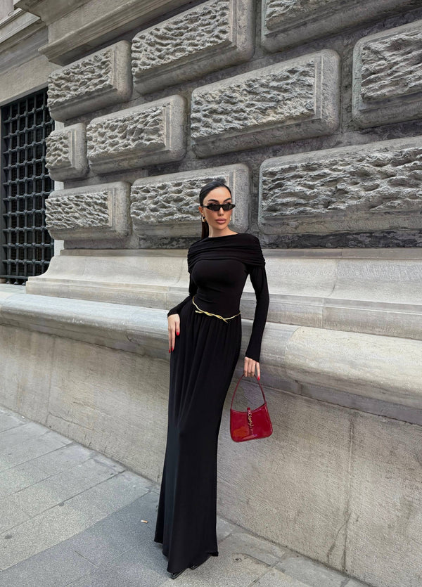 فستان اسود ملكي مع شال كتف مدمج