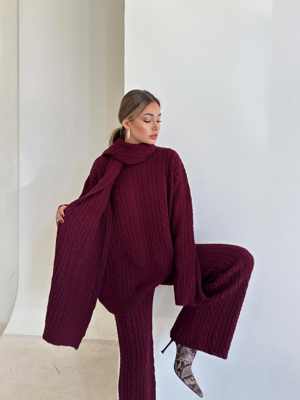 طقم تريكو ثلاث قطع باللون البورغاندي