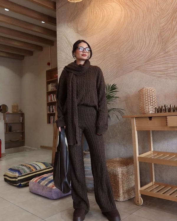 طقم تريكو ثلاث قطع باللون البني