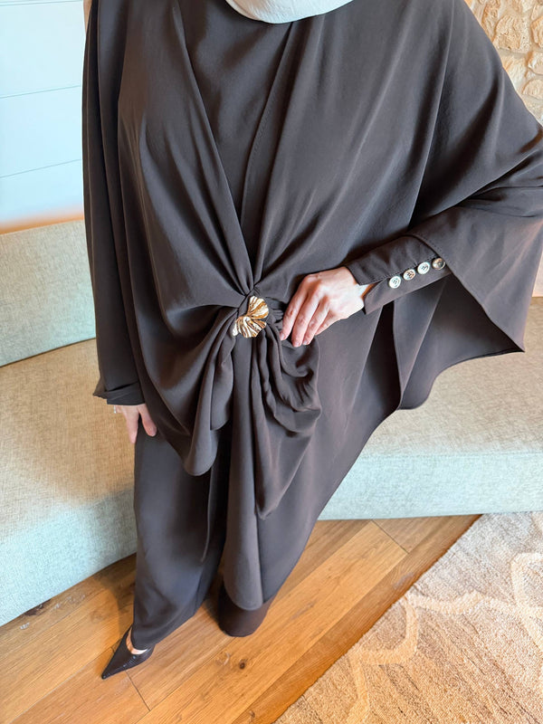 طقم بتصميم ثلاثي