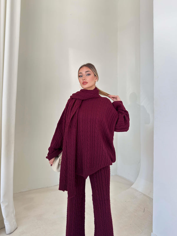 طقم تريكو ثلاث قطع باللون البورغاندي