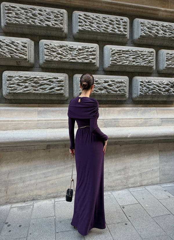 فستان بنفسجي ملكي مع شال كتف مدمج