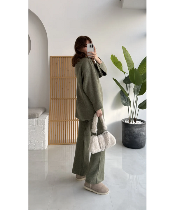 طقم كارلي تريكو بياقة بولو