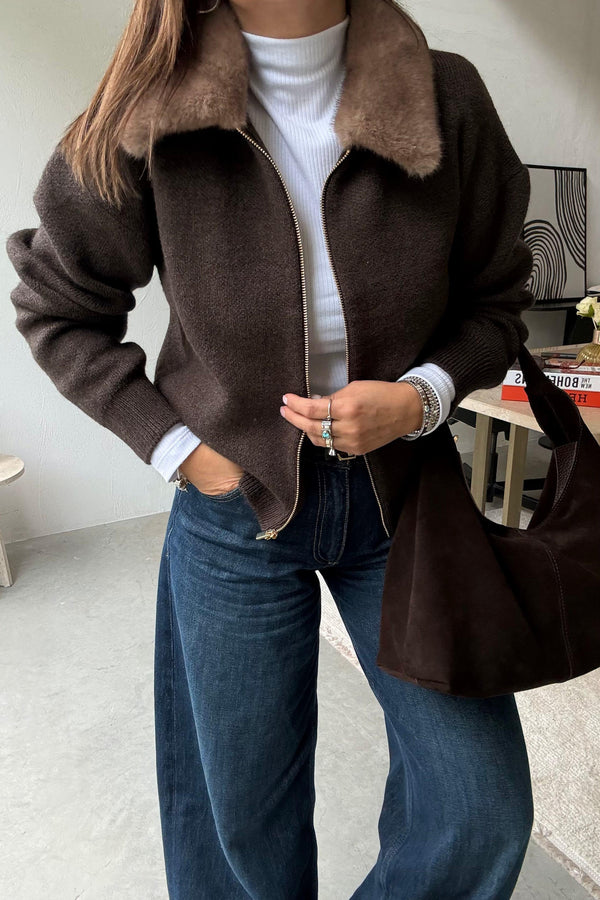 كنزة تريكو بسحاب مع ياقة فرو أنيقة