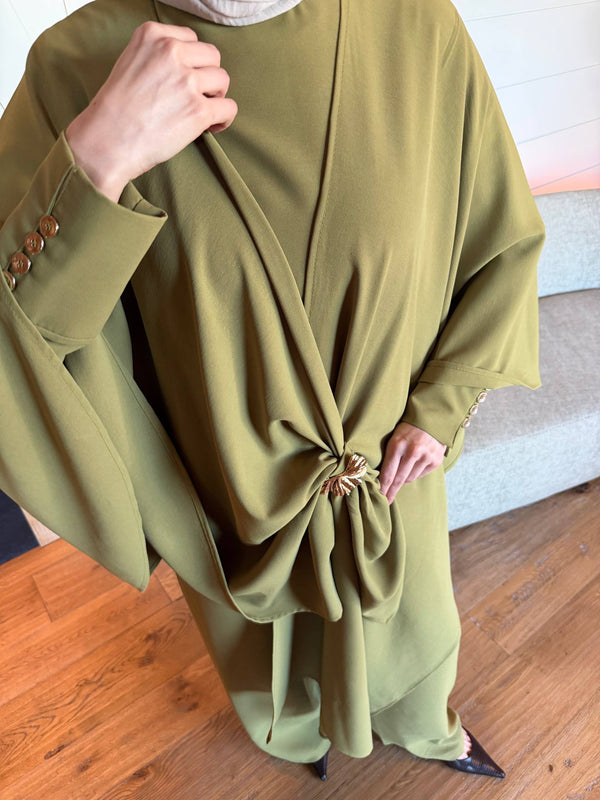 طقم بتصميم ثلاثي