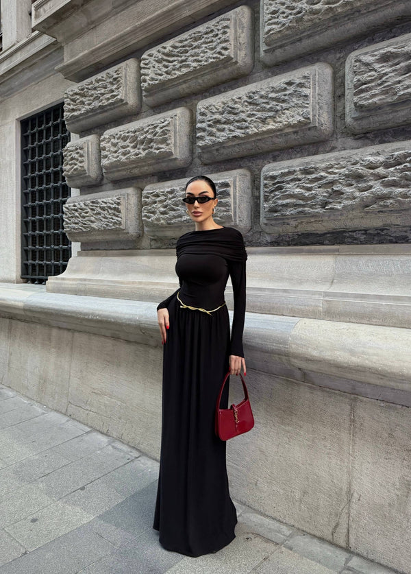 فستان اسود ملكي مع شال كتف مدمج