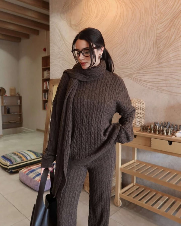 طقم تريكو ثلاث قطع باللون البني