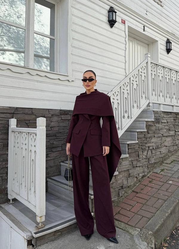 طقم رسمي مع وشاح مثبت