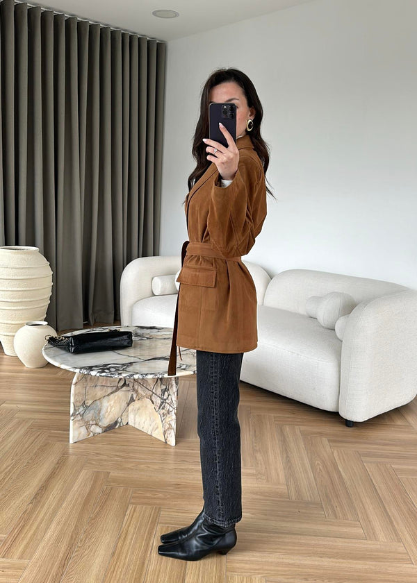 جاكيت شمواه برباط على الخصر