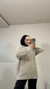 بلوزة محبوكة سميكة مفصلة
