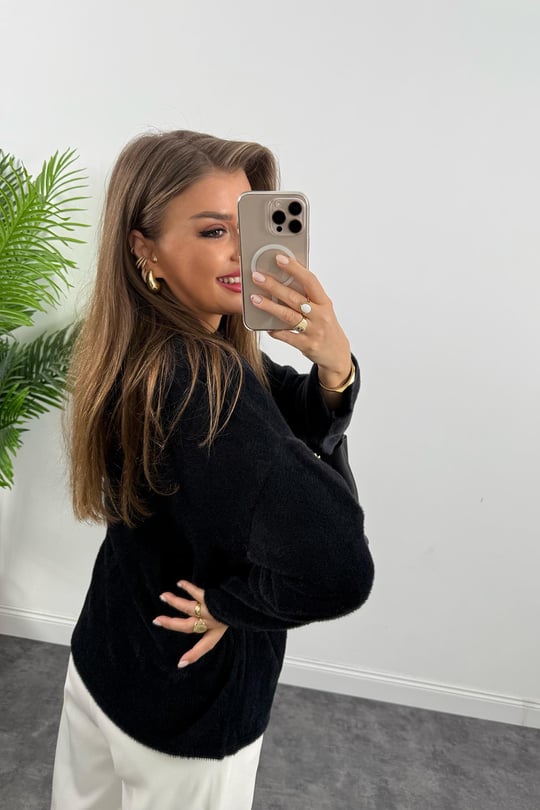 بلوزة ناعمه