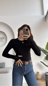 بلوزه ( Oysho ) بفتحه اصبع باللون الاسود