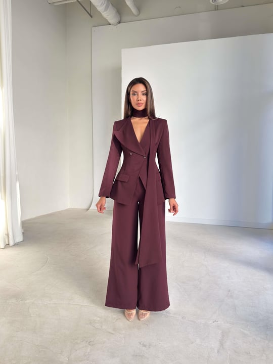 طقم رسمي مع ربطة عنق