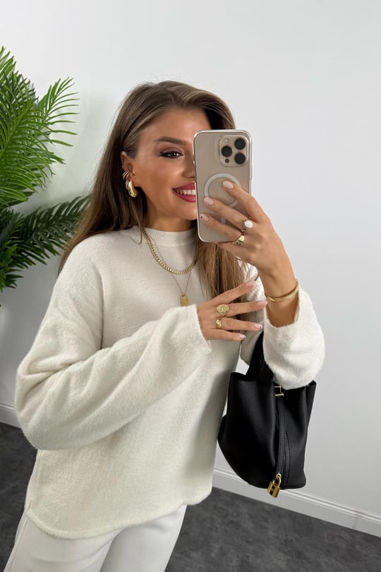 بلوزة ناعمه