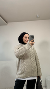 بلوزة محبوكة سميكة مفصلة