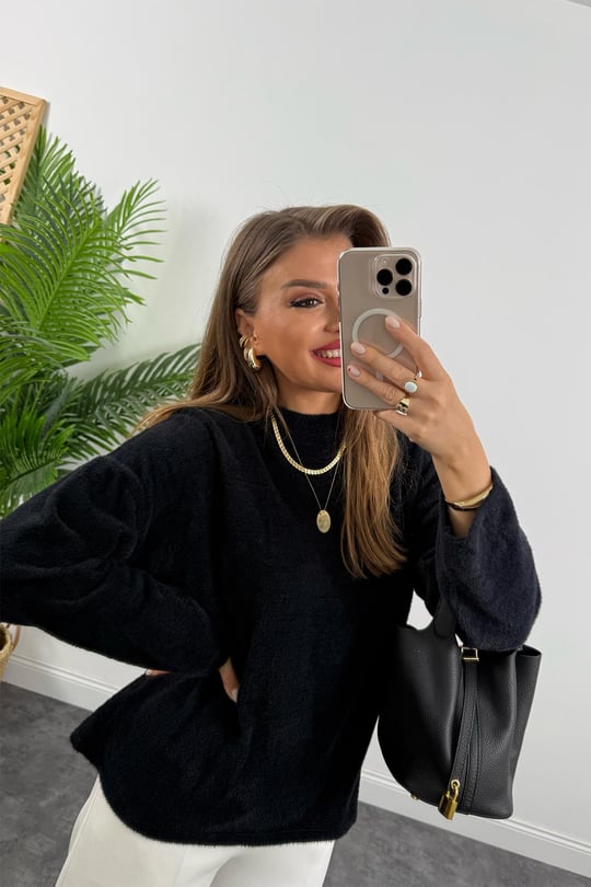 بلوزة ناعمه