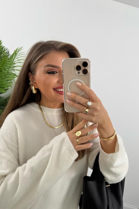 بلوزة ناعمه