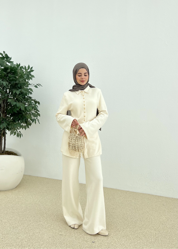 طقم قطعتين ازرار ذهبية بيج