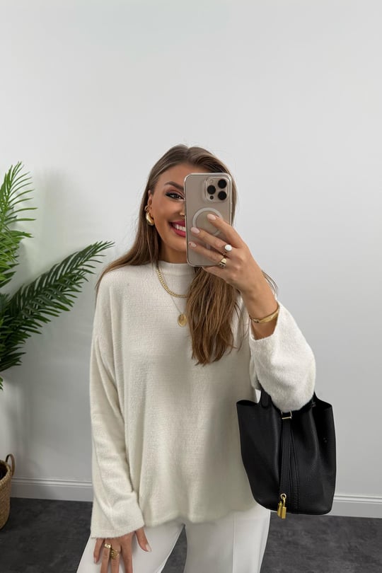 بلوزة ناعمه